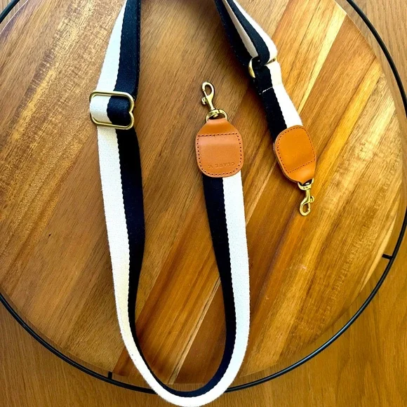 Moyen Messenger Natural Woven Checker Handbag - Picture 13 of 13